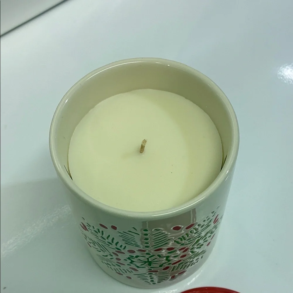 Crate & Barrel Scented Ceramic Candle Snowflake 13oz